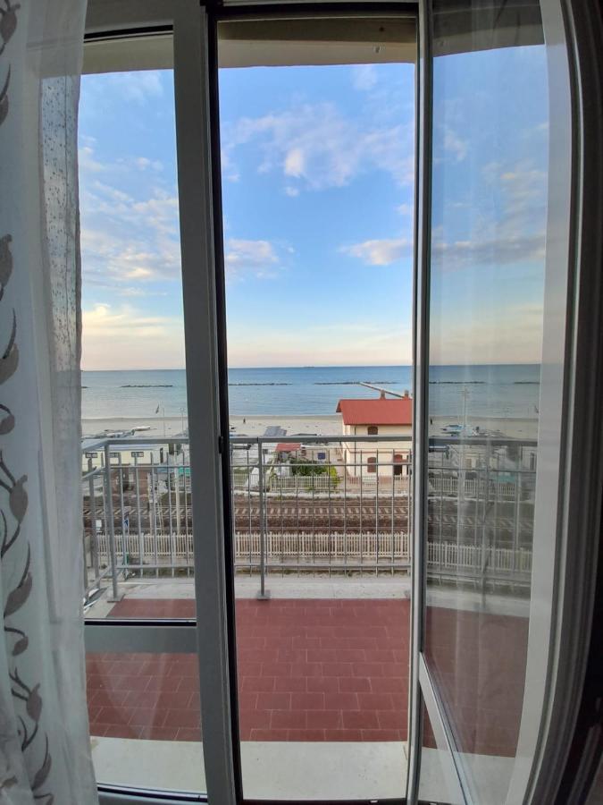 Appartamento Fronte Mare Falconara Marittima Exteriér fotografie